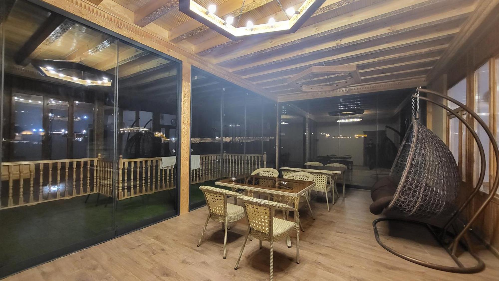 Ulli Oy Boutique Hotel & Terrace Chiva Exteriör bild
